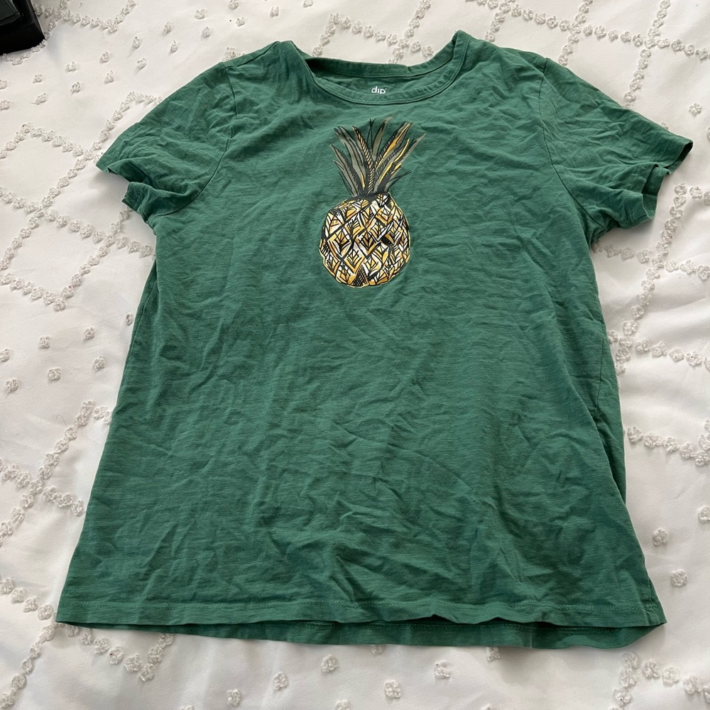 Green pineapple tshirt